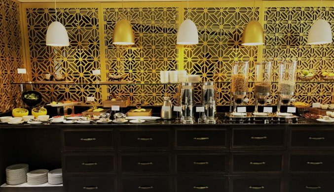 Ontbijtbuffet van hotel Gevora in Dubai