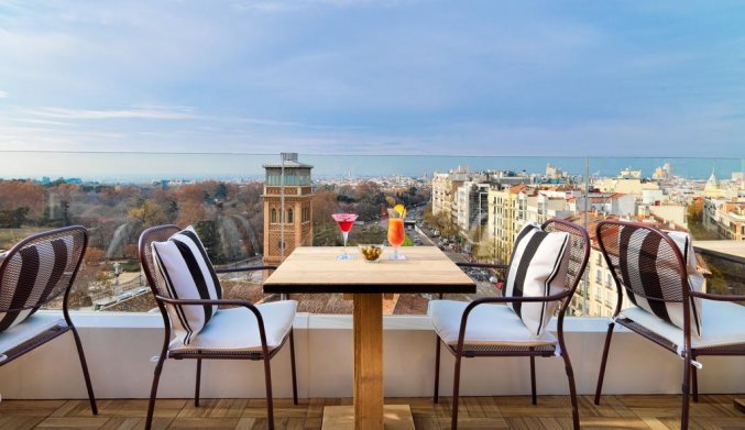 Dakterras van Hotel H10 Puerta de Alcala in Madrid