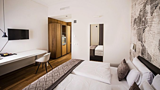 Hotel Golden Crown