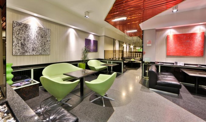 Ontbijtzaal van hotel Astoria in Milaan