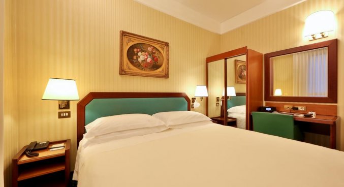 Tweepersoonskamer van hotel Astoria in Milaan
