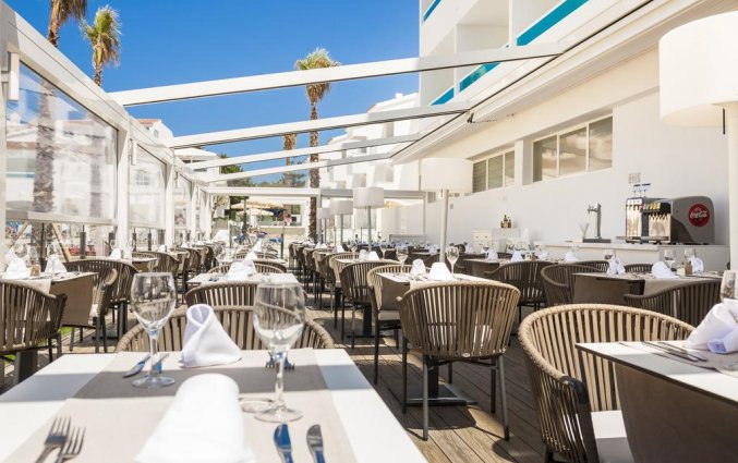 Terras van Hotel Globales Mediterrani op Menorca