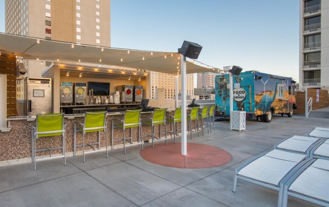 Plaza bar