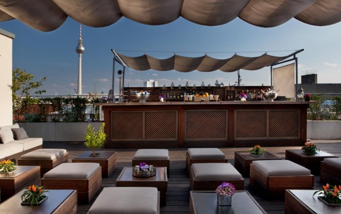 Terras van Hotel AMANO in Berlijn