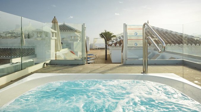Bubbelbad van hotel Villa Flamenca in Nerja