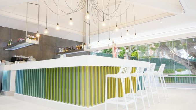 Bar van hotel Primavera Park in Alicante