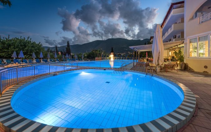 Zwembad van hotel Koukounaria in Zakynthos