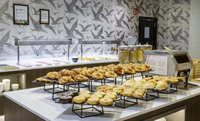 Buffet in het restaurant van Hotel Ilunion Bilbao