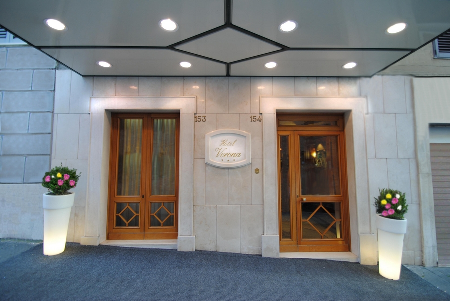 Entree van Hotel Verona