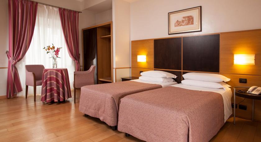 Slaapkamer van hotel Piemonte in Rome
