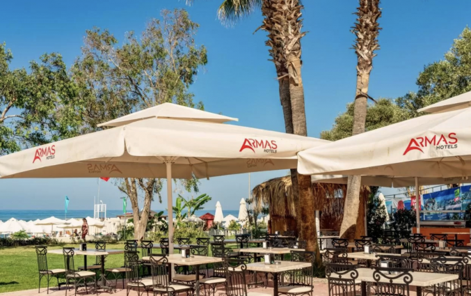 Terras van Hotel Armas Bella Sun in Side