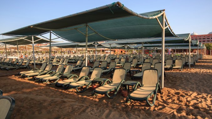 Strand van hotel Side Crown Charm Palace in Side