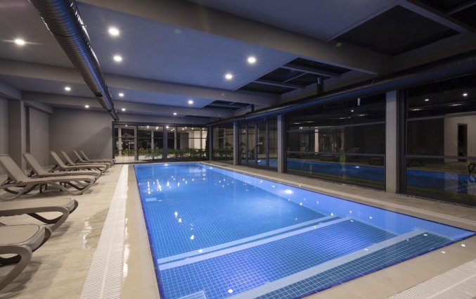 Binnenzwembad van Resort Green Garden in Alanya