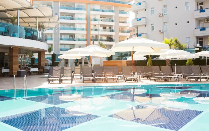 Buitenzwembad van Hotel Sunprime C-Lounge in Alanya
