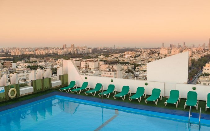Buitenzwembad van Hotel Grand Beach Tel Aviv