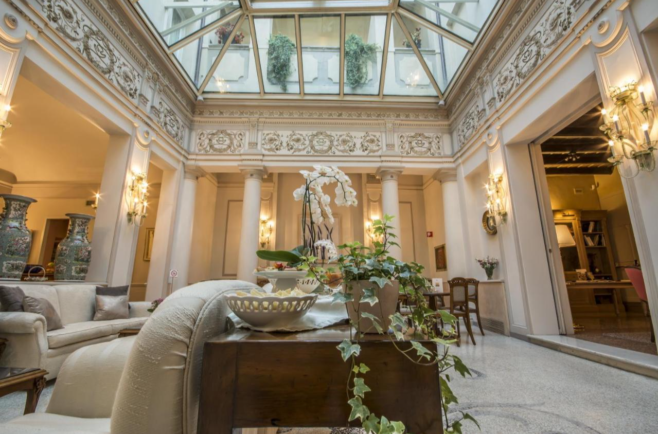 Lobby van Hotel Corona d Oro in Bologna