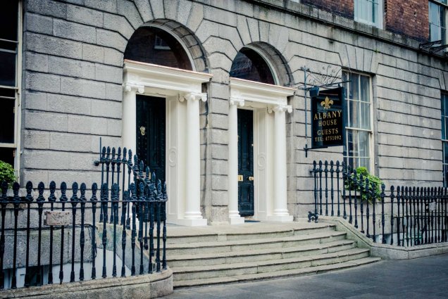 Vooraanzicht van Hotel Albany House in Dublin